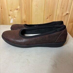 Clarks Women Cloudstepper Flats Size US 9.5 Snake Pattern Cushion Comfort Casual